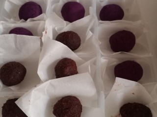 11、南瓜汤圆,豆沙馅也一样冷藏，为了定型，包汤圆更容易