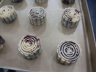 15、传统广式月饼,成型2。