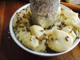 13、日式香浓练乳面包,很可爱，像棉花糖似的。