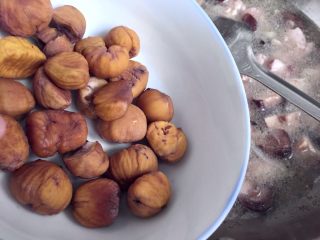 15、吃鸡＋香菇栗子烧鸡腿,加入板栗