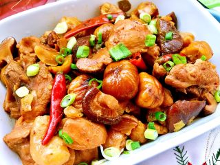 28、吃鸡＋香菇栗子烧鸡腿,香菇润滑，板栗香甜，鸡肉鲜嫩，营养丰富，宝宝快来尝尝看吧^o^