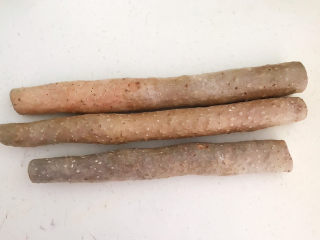 1、山药炒肉片,把淮山药清洗干净