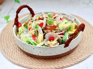 17、酸汤花甲粉,酸酸辣辣的好吃的不行不行，太过瘾了。