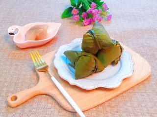 15、蜜枣西米粽子,出锅咯????整个屋子里都弥漫着粽香味。