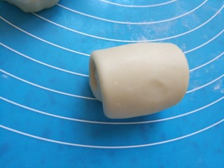 19、猪肉黄油版红豆蛋黄酥,然后继续卷起来！