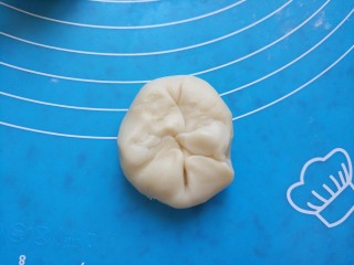 21、猪肉黄油版红豆蛋黄酥,用手按平整！