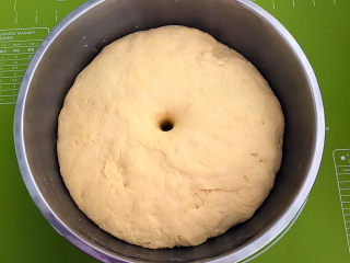 8、黄金小馒头,面饧发好了