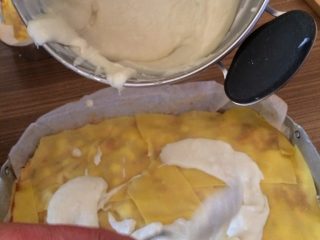 29、意大利肉酱千层面,到最后一层时，铺上甚于的牛奶酱