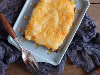 12、乳酪榴莲土司披萨,香喷喷的榴莲披萨出炉了，对于芝士和榴莲控来说，你还有什么理由不做起来呢