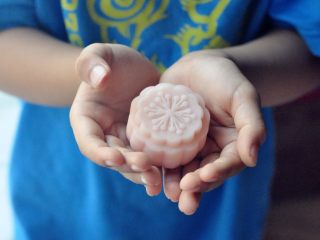 29、奶黄冰皮月饼,粉嫩粉嫩的冰皮月饼，喜欢吗？