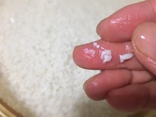 2、醪糟,泡好的糯米容易捏碎。