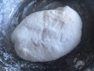 4、紫薯水晶汤圆,直到面团光滑不粘手