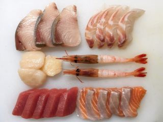 4、东京鱼汤,鱼切片，虾去壳。