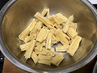 15、腐竹炒木耳,捞出备用