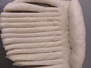 14、巧克力卡士达面包,卷起。