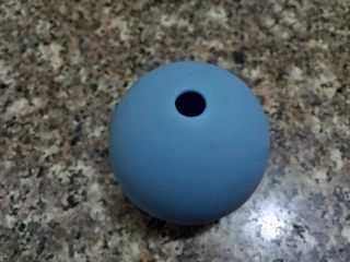 1、樱花水信,将展开的樱花放入尽量让樱花盛开，盖好盖子，确保盖子盖严用注射器通过小孔将剩余的液体注入