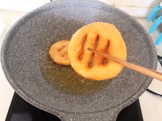 22、炸油饼,油饼炸好了，蓬松酥脆~