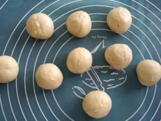 10、核桃仁玫瑰酥饼,10份都包好后静置15分钟。