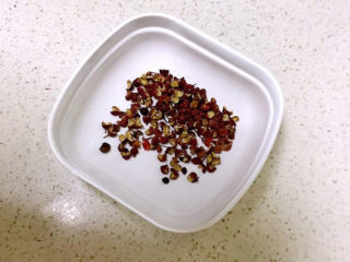 5、酱焖鲫鱼,花椒粒