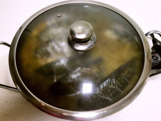 19、酱焖鲫鱼,大火烧开后小火慢烧30分钟，大火烧5分钟收汁，要留有少许底汁，不能把汤汁全部收干