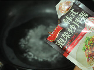 10、灯笼茄子,烧开后加入韩式泡菜炒拌酱