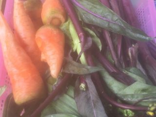 5、卷鲜（正月十五，湖北地方特色点心，也叫元宵）,胡萝卜切碎