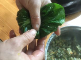 13、卷鲜（正月十五，湖北地方特色点心，也叫元宵）,菜叶卷馅儿