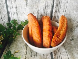 3、油条寿司卷,复炸好的油条