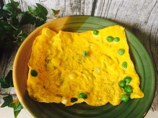 9、油条寿司卷,烘好倒在盘子里，放凉。一个寿司卷一张。