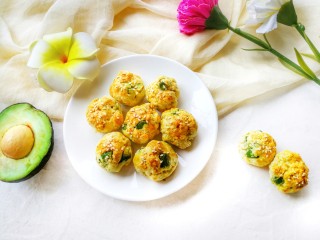 14、#咸味#黑胡椒牛油果司康(健康低卡版),烤好后取出，自然冷却后即可食用~