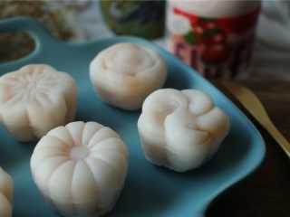 21、fluff草莓味棉花糖奶黄冰皮月饼,全部花型。