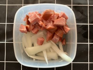 17、披萨????,火腿切丁 洋葱切条