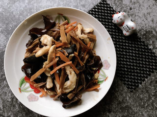 13、黄花菜炒肉丝,黄花菜炒肉丝