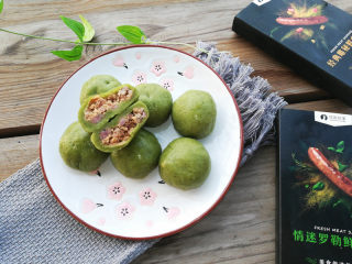 10、菠菜青团,豆沙馅儿、蛋黄馅儿都好吃！