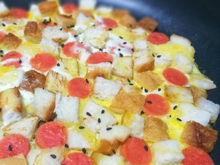 10、冬至美食 吐司披萨,撒上黑芝麻。