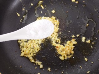 5、蒸金针菇,加一勺糖