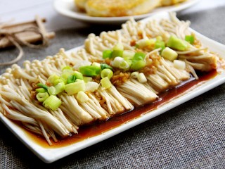 14、蒸金针菇,好了，可以美美的享用了，蒜香味道浓郁