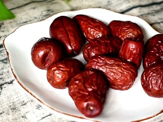 2、枣夹核桃,同样怎么能少了主角，红枣