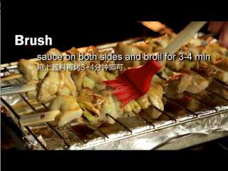 16、日式照烧鸡肉串,取出，刷上一层照烧汁，继续烘烤3~4分钟即可出炉