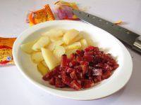 5、马蹄肉脯披萨,马蹄切片,肉脯切丁