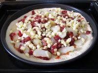 12、马蹄肉脯披萨,均匀的撒上肉脯粒后再撒上一层奶酪