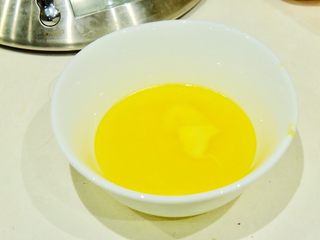 3、希腊风味烤通心粉,黄油放进微波炉 叮1分钟