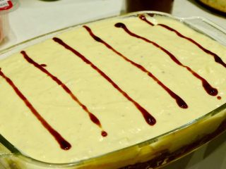 33、希腊风味烤通心粉,我喜欢画花纹 所以在面糊上又挤上了一条条烧烤酱