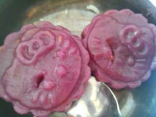 4、南瓜/紫薯糕,最后上蒸笼蒸10分就0K了。