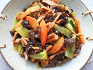 17、木耳炒肉丝,好吃又下饭。