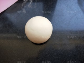 6、花样馒头——粽子馒头,取一个40克面团，揉圆。也可以包上馅料。这个随意。