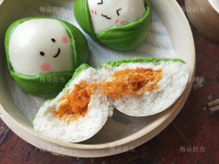 21、花样馒头——粽子馒头,内馅我包了肉松。这个可以包豆沙，奶黄，黑芝麻等等自己喜欢的馅料。
