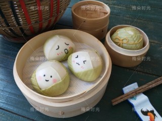 24、花样馒头——粽子馒头,这是蒸熟以后，有点褪色，不过感觉小清新，也挺好看的。也许再多加一些菠菜粉颜色会更深一些。