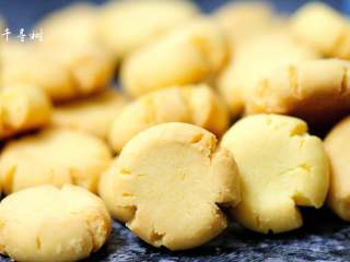 22、酥香玛格丽特饼干 减糖版才更适合宝宝口味,赶快学起来做起来吧。