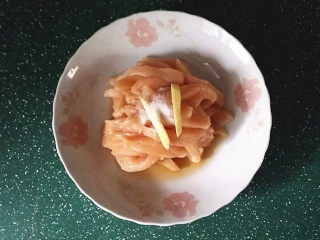 3、#糖醋菜# 韩式糖醋肉,加姜丝、料酒和食盐